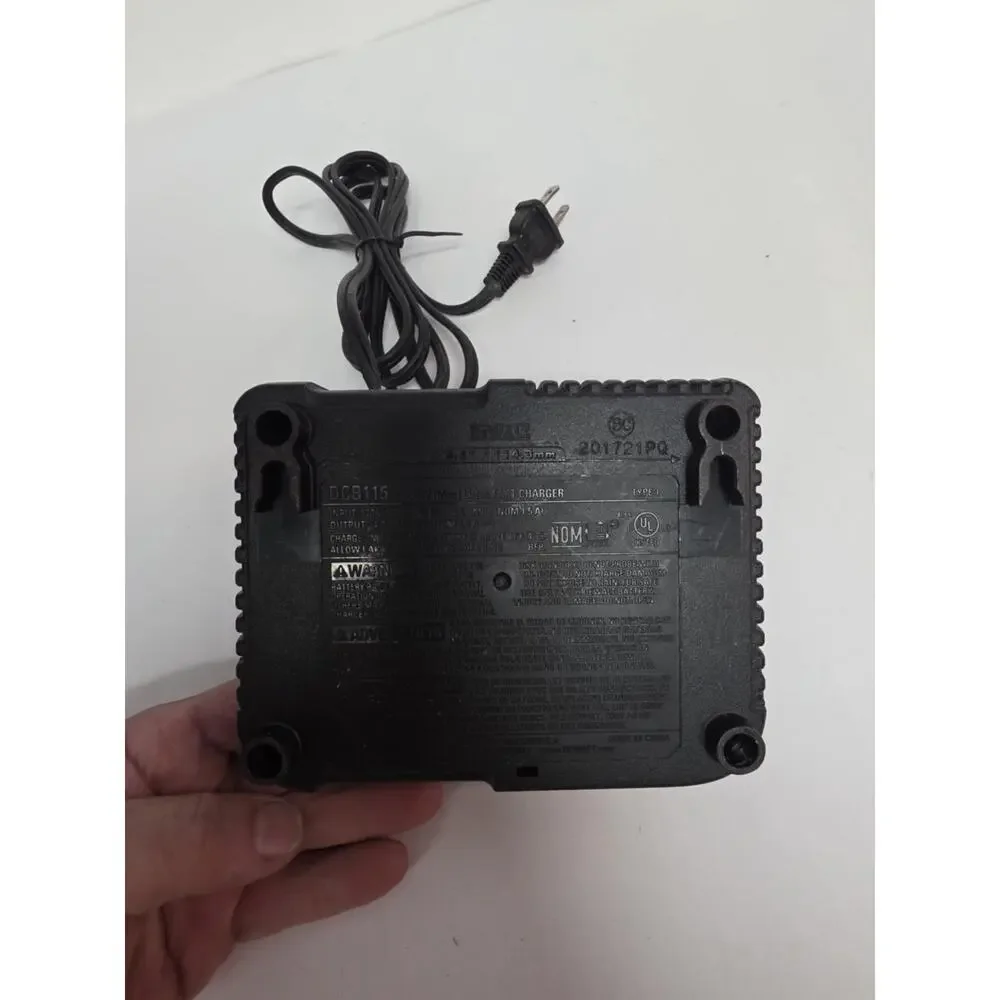 DEWALT DCB115 20 V Lithium Ion Battery Charger